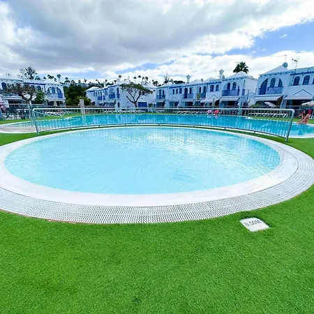 Playmar Pool By Wave 아파트